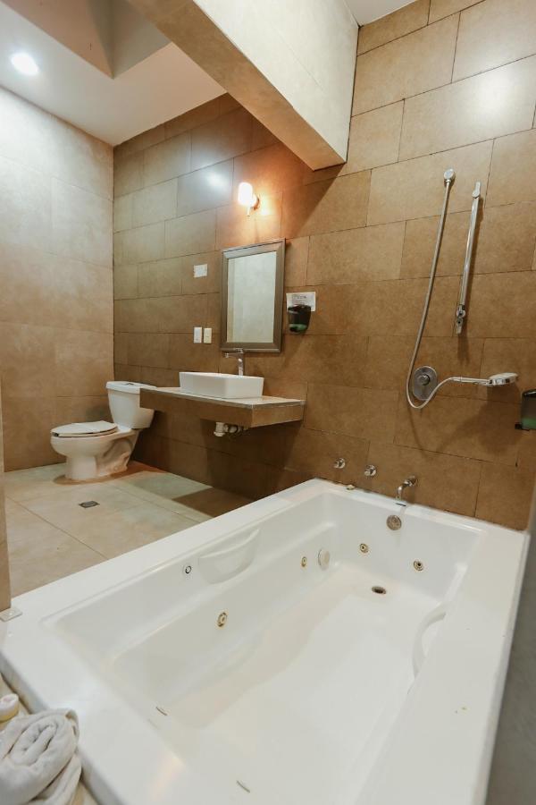 Auto Hotel Las Maravillas Santa Cruz Xoxocotlán Eksteriør billede